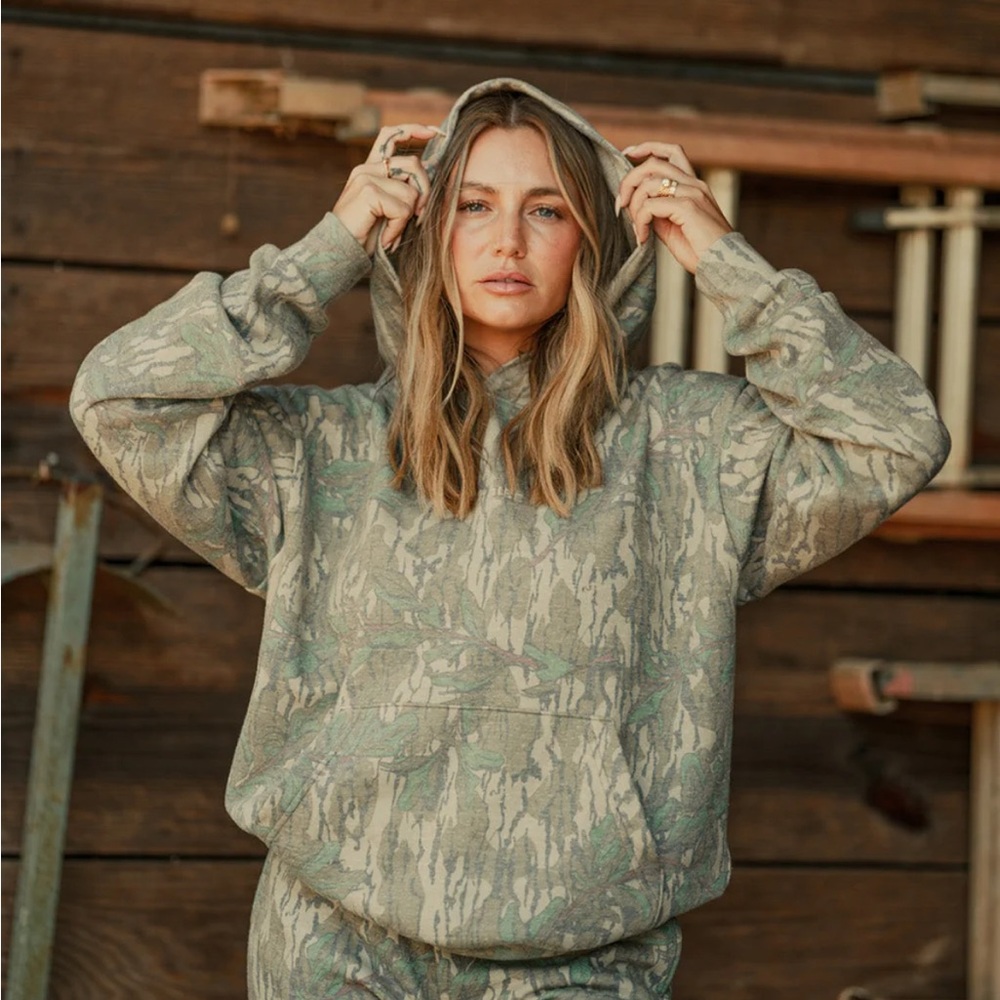 TRIBE KELLEY
BUTTER HOODIE - GREENLEAF®